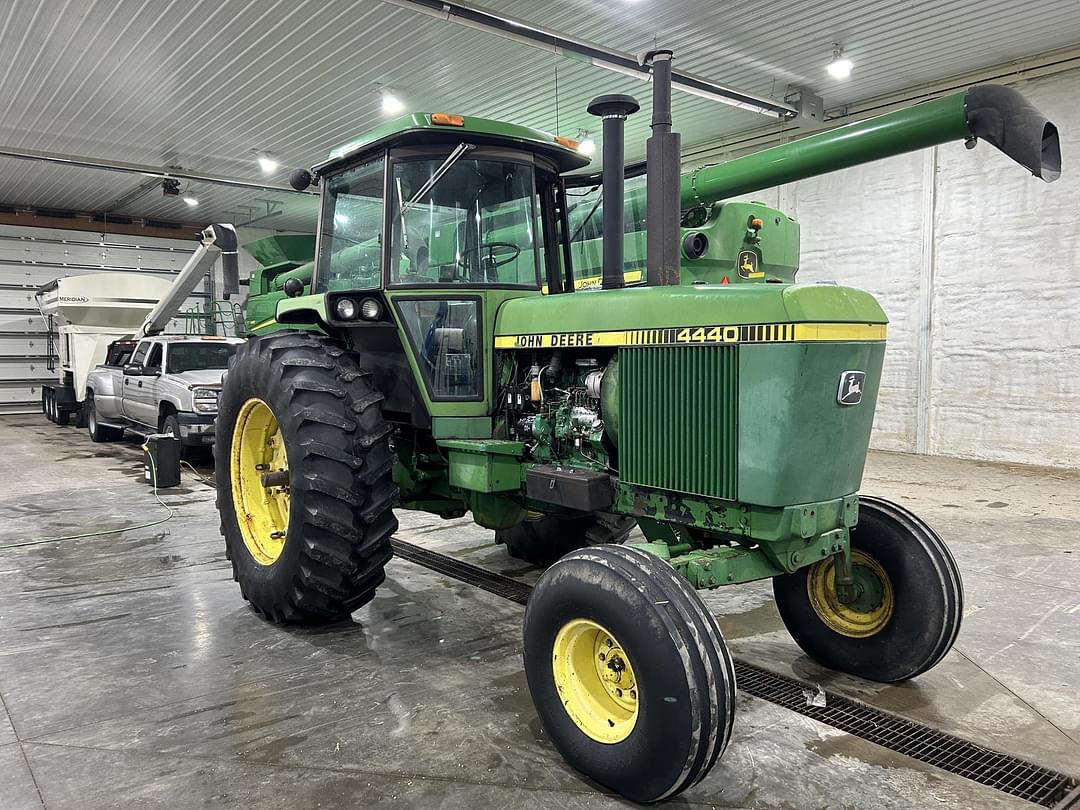 Image of John Deere 4440 Primary image