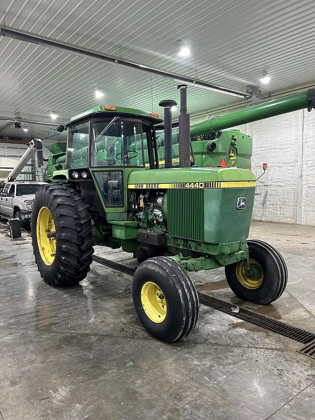 Image of John Deere 4440 equipment image 1