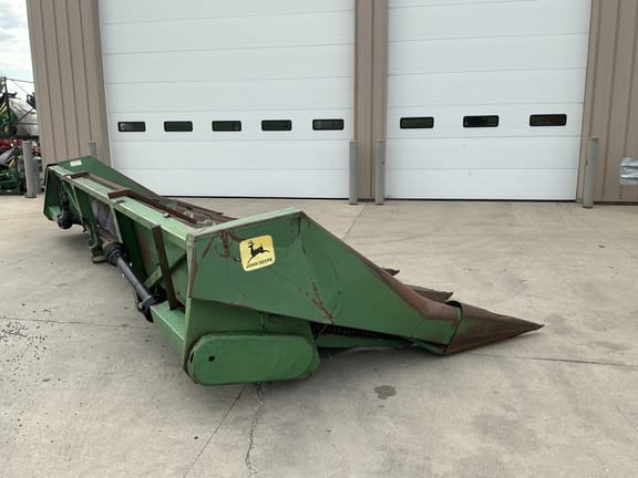 1976 John Deere 843 Equipment Image0