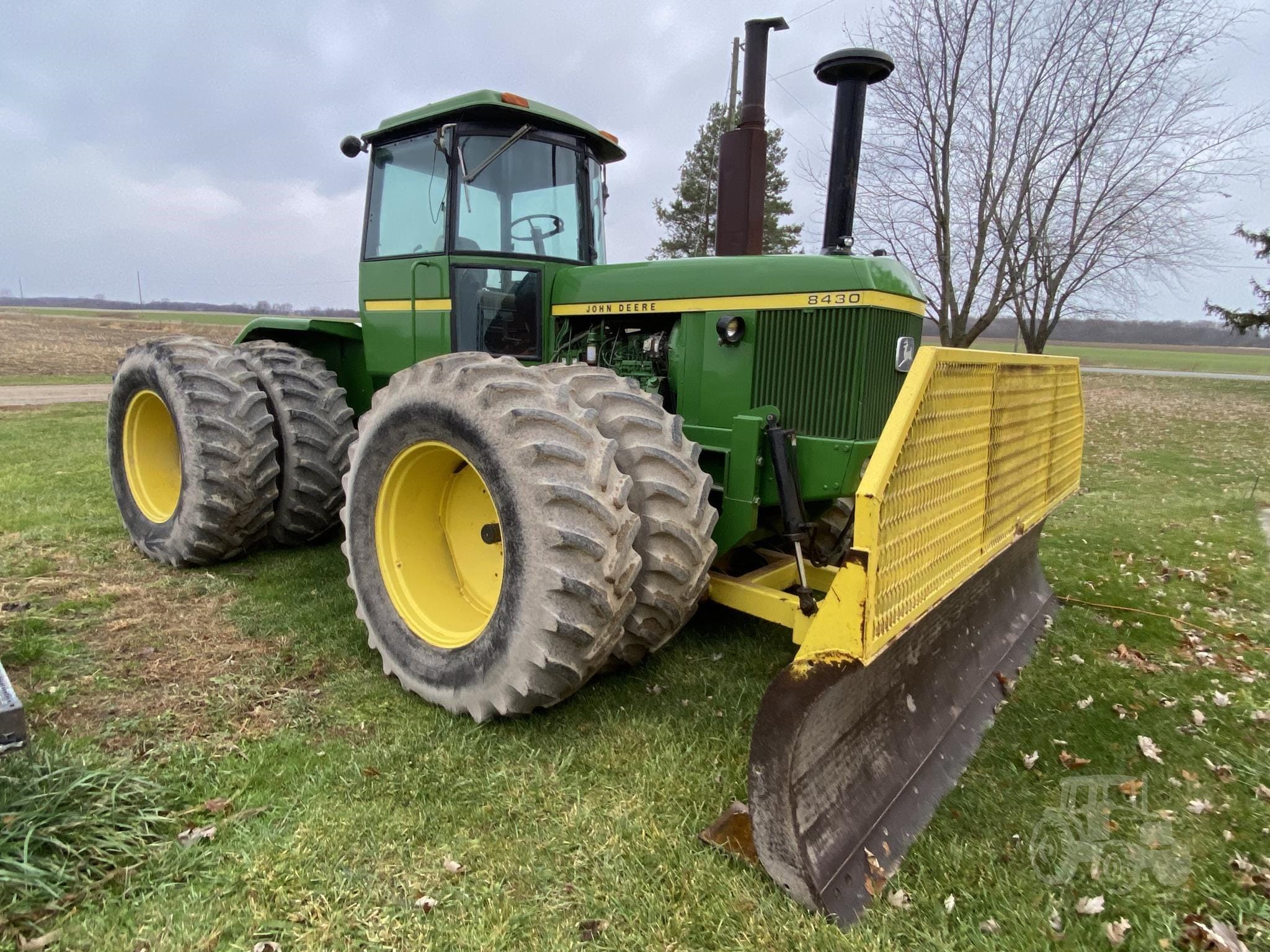 1976 John Deere 8430 Equipment Image0