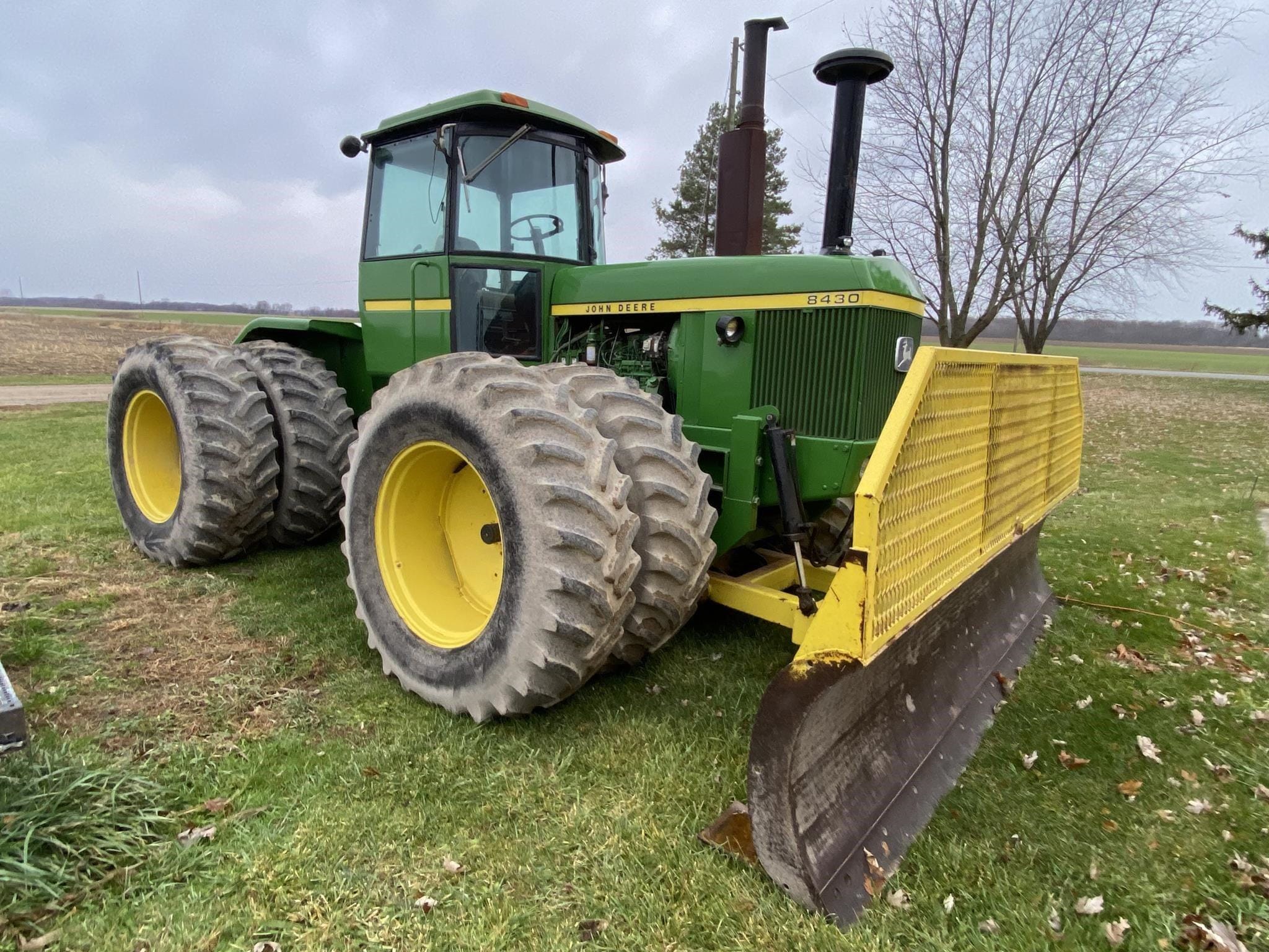 1976 John Deere 8430 Equipment Image0