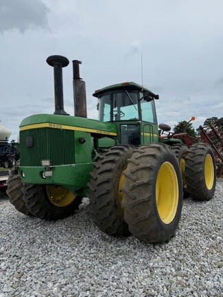 1976 John Deere 8430 Equipment Image0