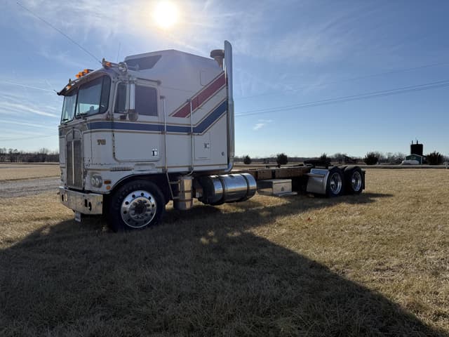 Image of Kenworth K100 equipment image 4