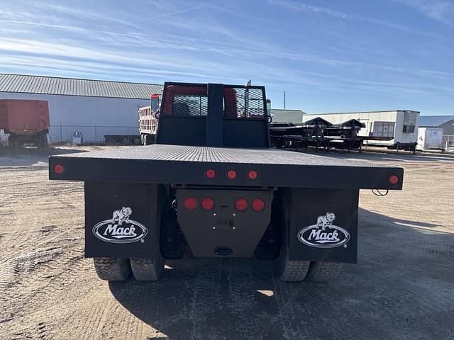 Image of Mack DM600 equipment image 2