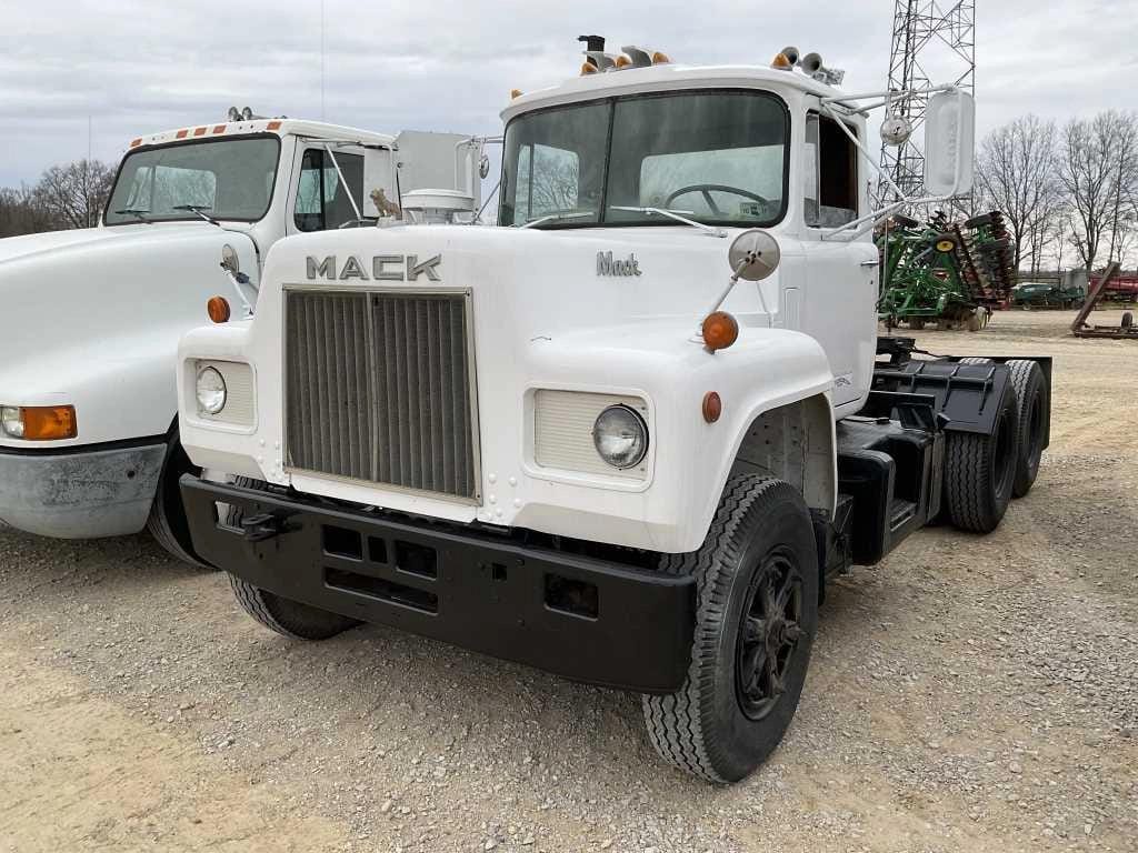 Main image Mack R685ST
