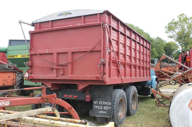 Image of Chevrolet C65 equipment image 3