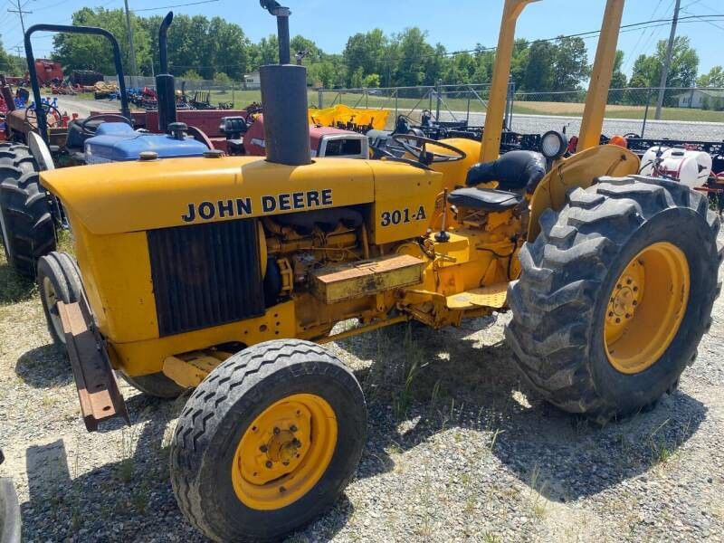 John Deere 301A Equipment Image0
