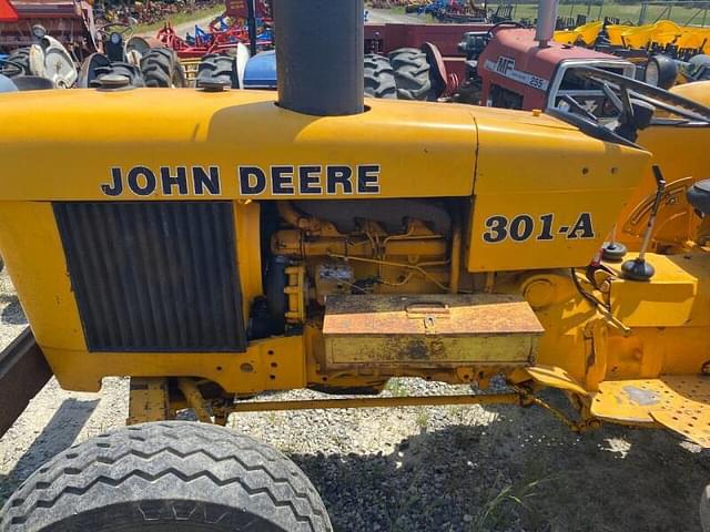 Image of John Deere 301A equipment image 2