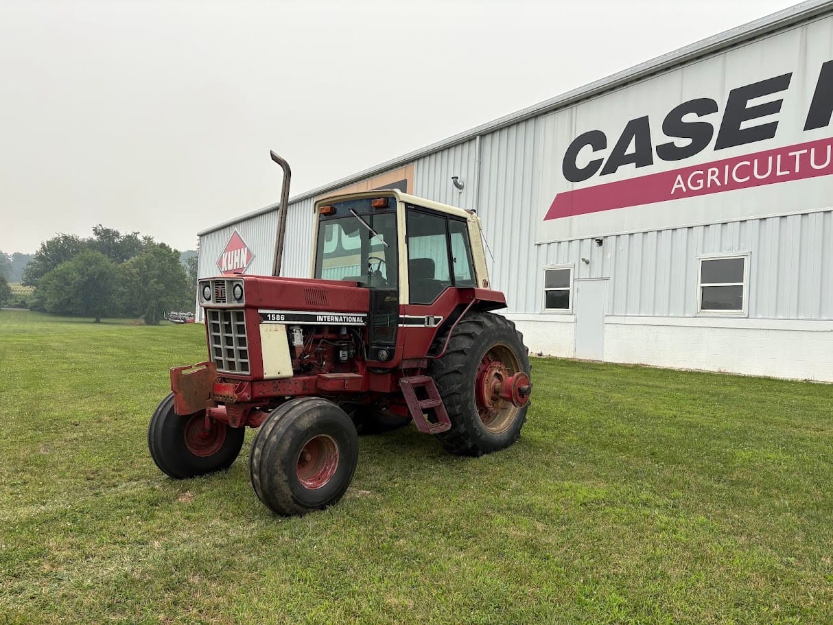 1977 International Harvester 1586 Equipment Image0