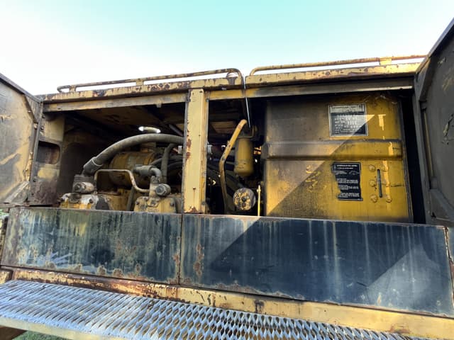 Image of Caterpillar 235 equipment image 4