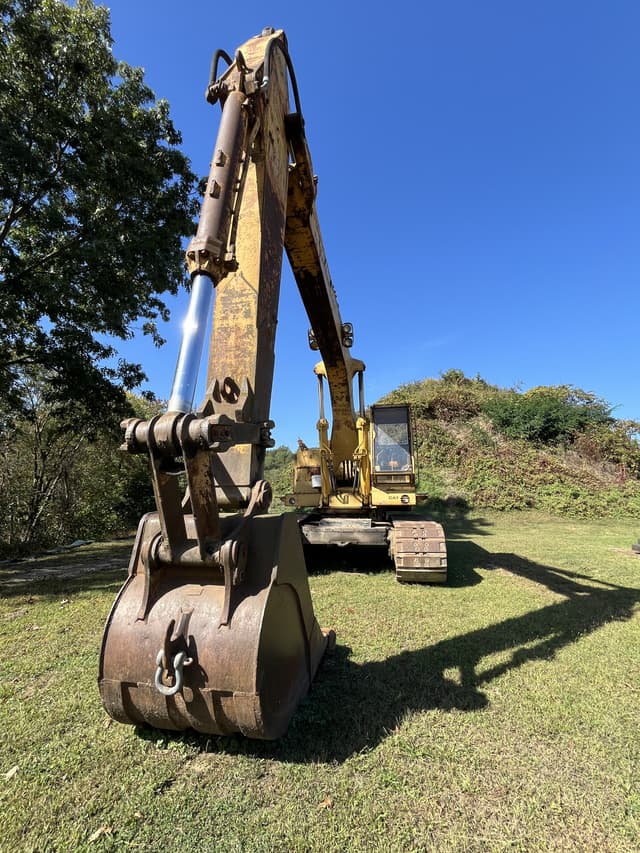 Image of Caterpillar 235 equipment image 1