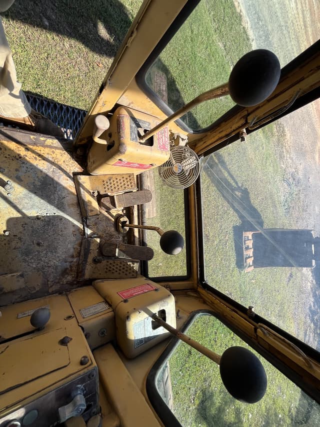 Image of Caterpillar 235 equipment image 3