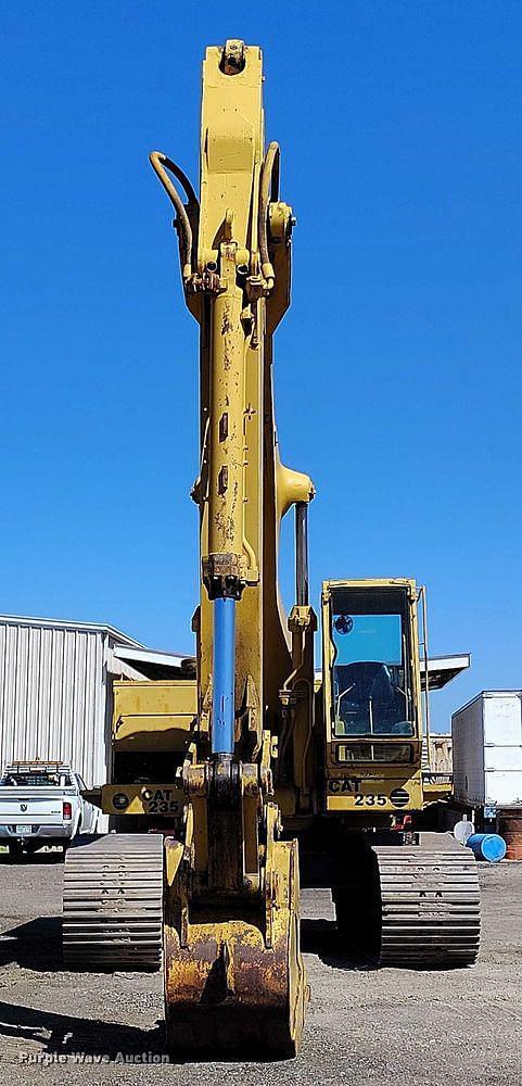 Image of Caterpillar 235 equipment image 1