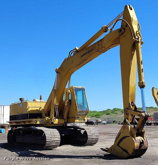 Image of Caterpillar 235 equipment image 2