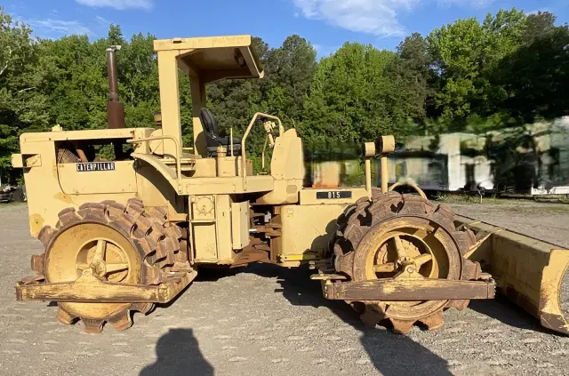 Image of Caterpillar 815 equipment image 4