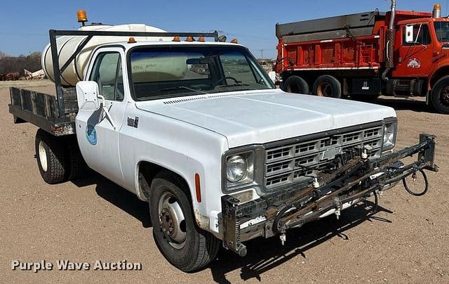 Image of Chevrolet C30 equipment image 2
