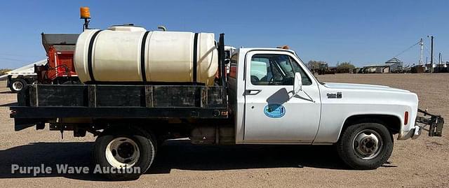 Image of Chevrolet C30 equipment image 3
