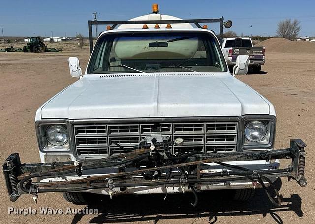Image of Chevrolet C30 equipment image 1