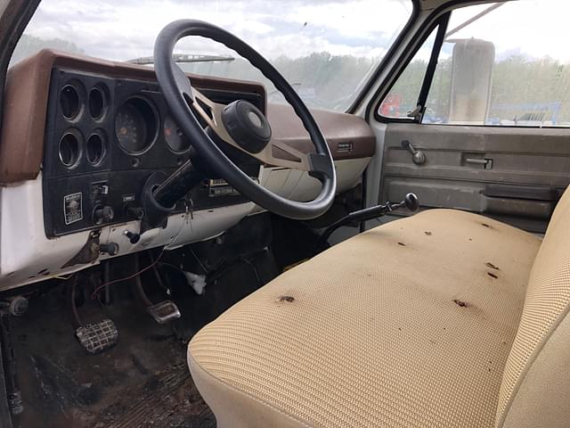Image of Chevrolet C60 equipment image 3