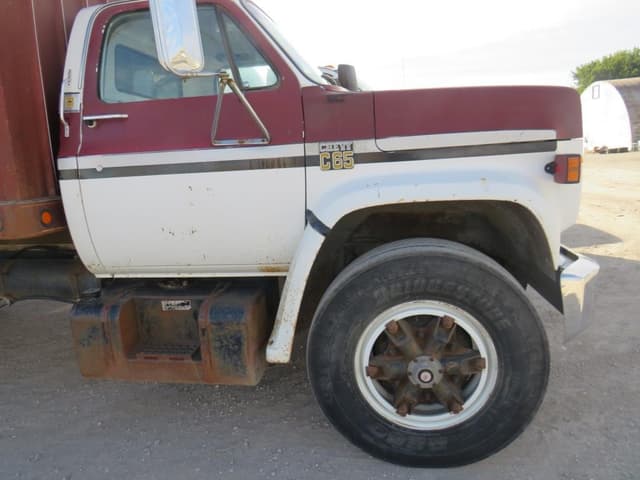 Image of Chevrolet C65 equipment image 3