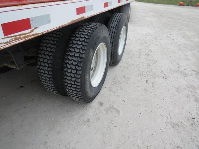 Image of Chevrolet C65 equipment image 2