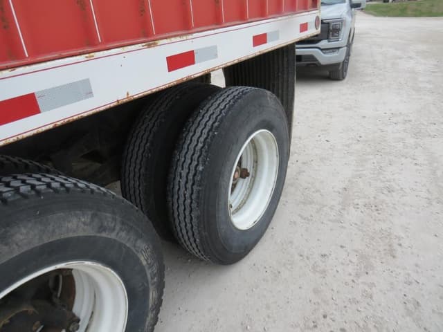 Image of Chevrolet C65 equipment image 3