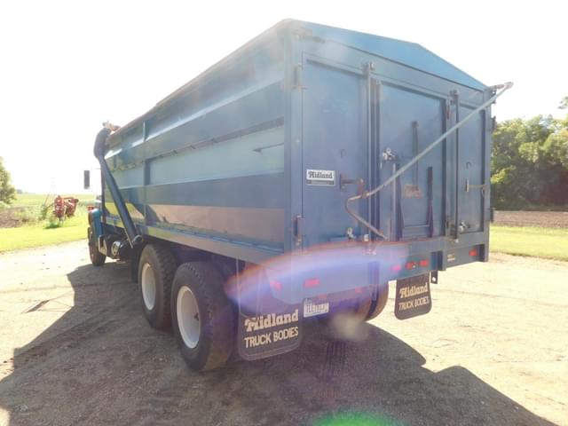Image of Chevrolet C65 equipment image 3