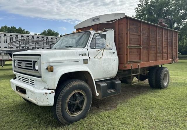 Image of Chevrolet C65 equipment image 1