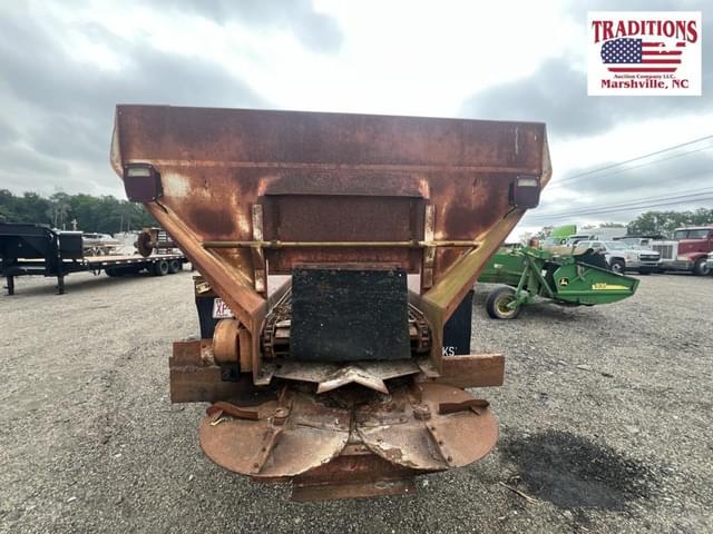 Image of Chevrolet C65 equipment image 3