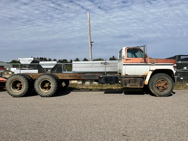 Image of Chevrolet C65 equipment image 1