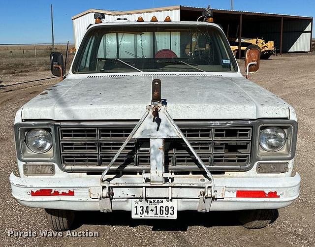 Image of Chevrolet Custom Deluxe 30 equipment image 1