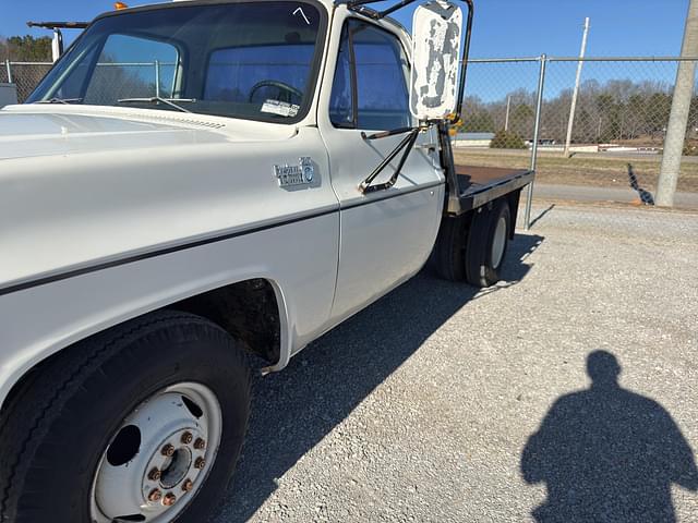 Image of Chevrolet 3500 equipment image 1