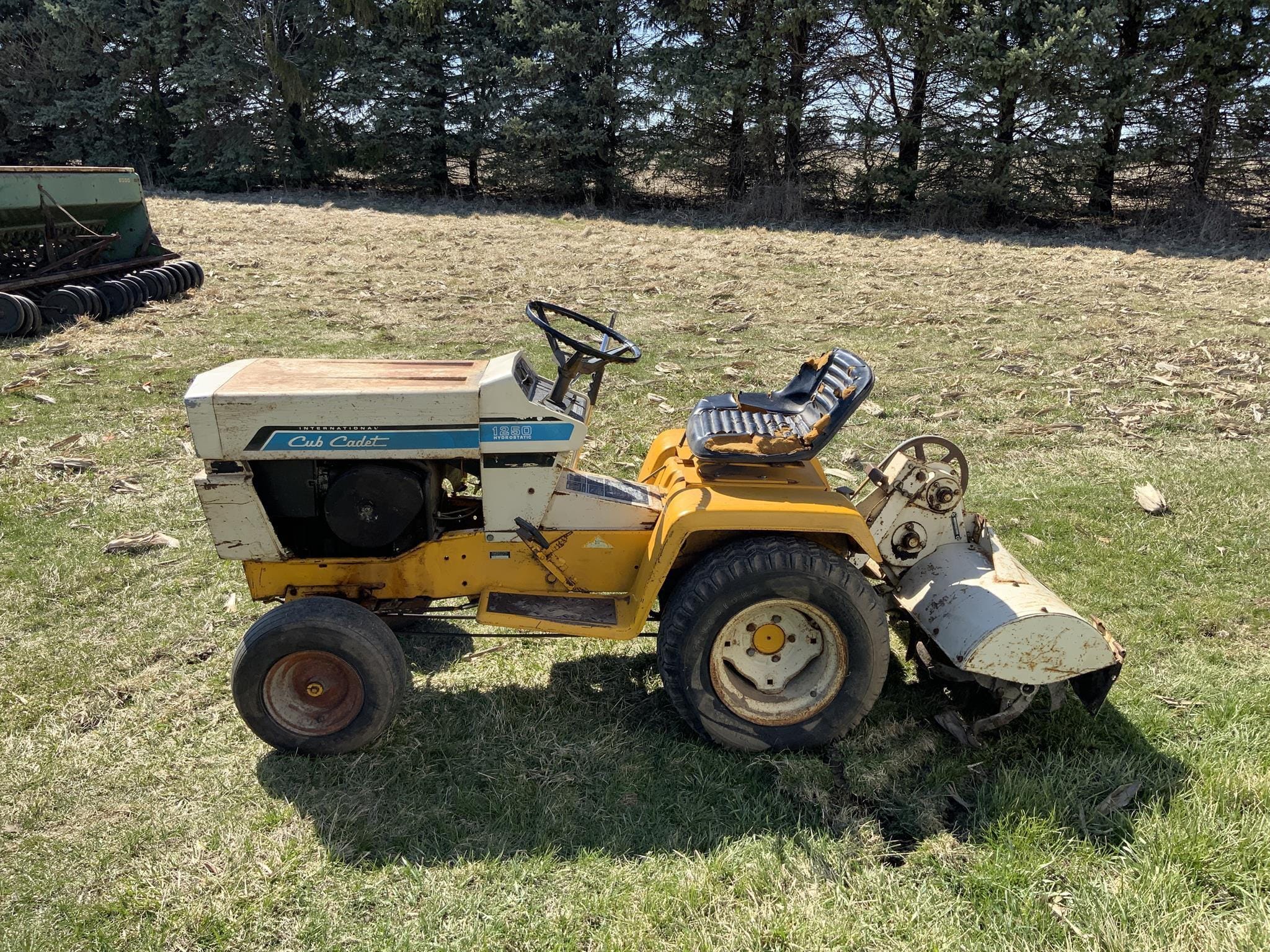 1977 Cub Cadet 1250 Equipment Image0