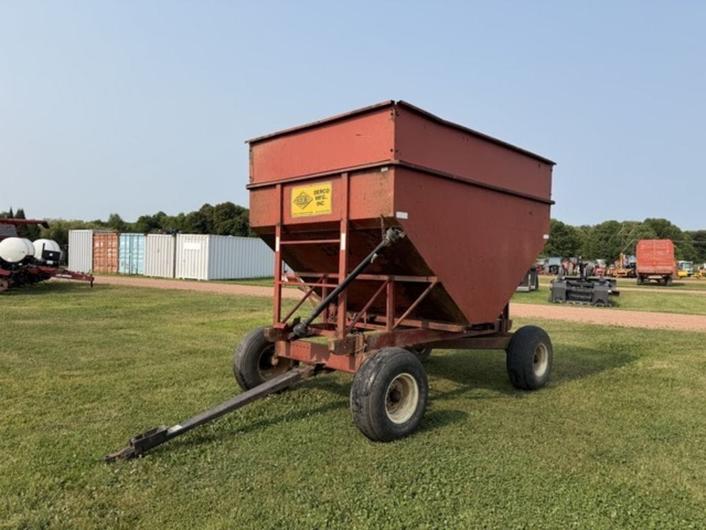 1977 Derco 220 Equipment Image0
