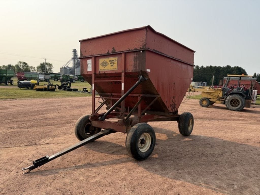 1977 Derco 220 Equipment Image0