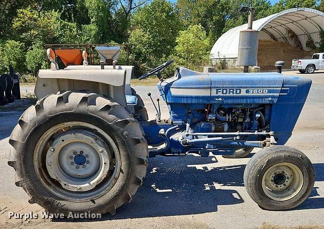 Image of Ford 3600 equipment image 3