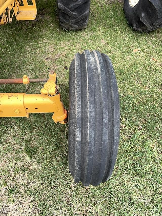 Image of Ford 5600 equipment image 3