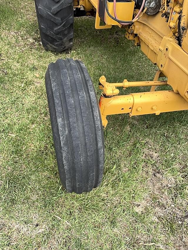 Image of Ford 5600 equipment image 2
