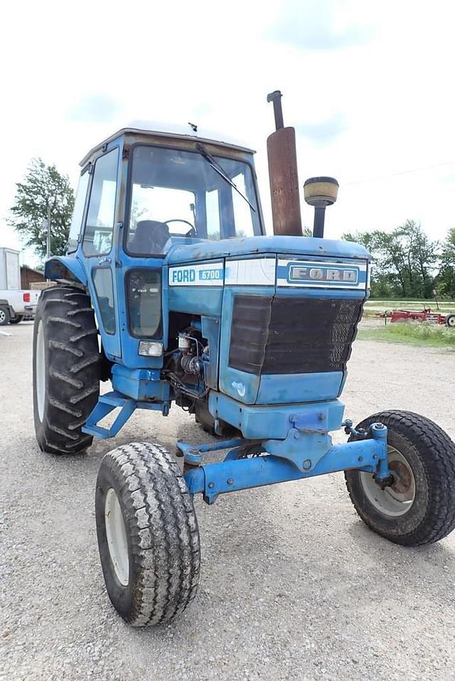 Image of Ford 6700 equipment image 4
