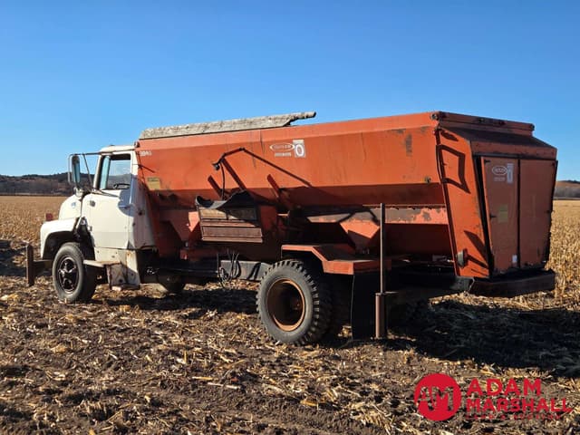 Image of Ford F-750 equipment image 3