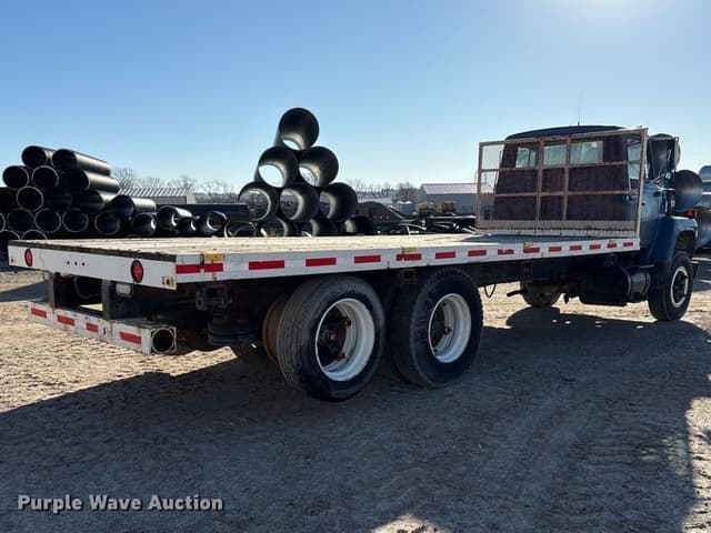 Image of Ford F-800 equipment image 4