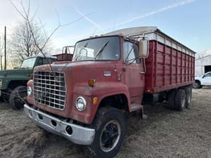 1977 Ford F-800 Image