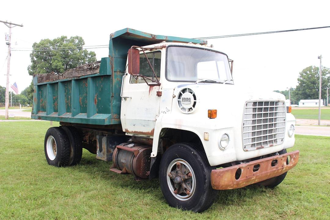 Image of Ford F-8000 Primary image