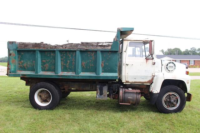Image of Ford F-8000 equipment image 1