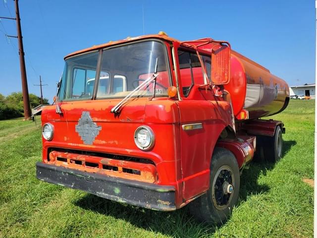 Image of Ford 8000 equipment image 1