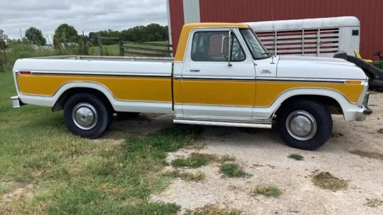 1977 Ford F-250 Equipment Image0