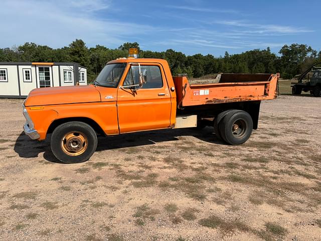 Image of Ford F-350 equipment image 1