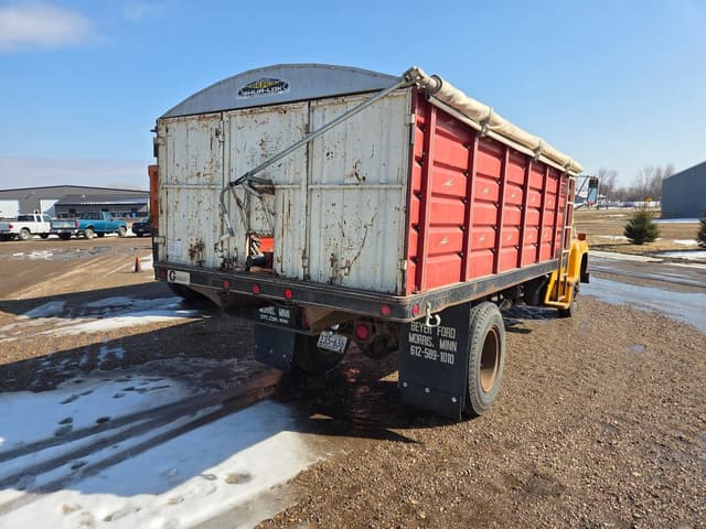 Image of Ford F-600 equipment image 3