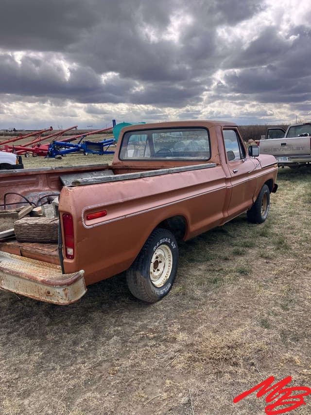 Image of Ford F-150 equipment image 2