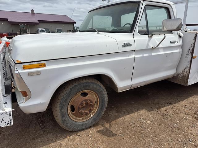 Image of Ford F-350 equipment image 1